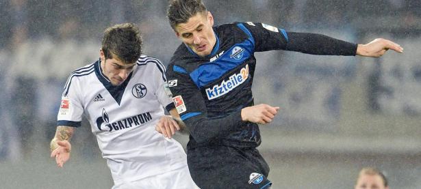 半岛体育体育vip注册-比赛开打，球员展现技术实力，吸引目光