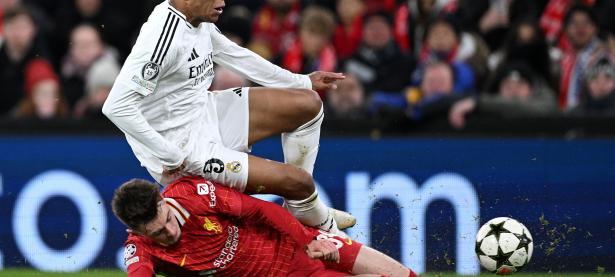 半岛体育体育中国官网-包含利物浦主场不敌对手，攻守不均失分的词条