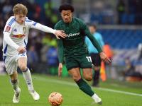 半岛体育体育投注-卫冕冠军利兹联险胜沃特福德