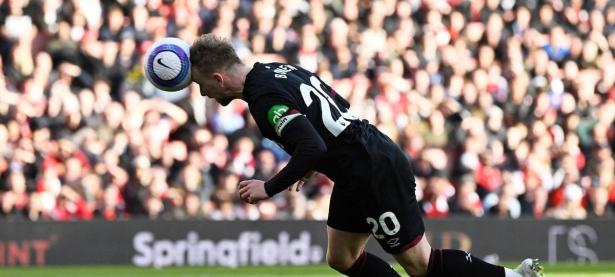 半岛体育体育官网app-曼联客场战平，埃弗顿憾负惊险脱险