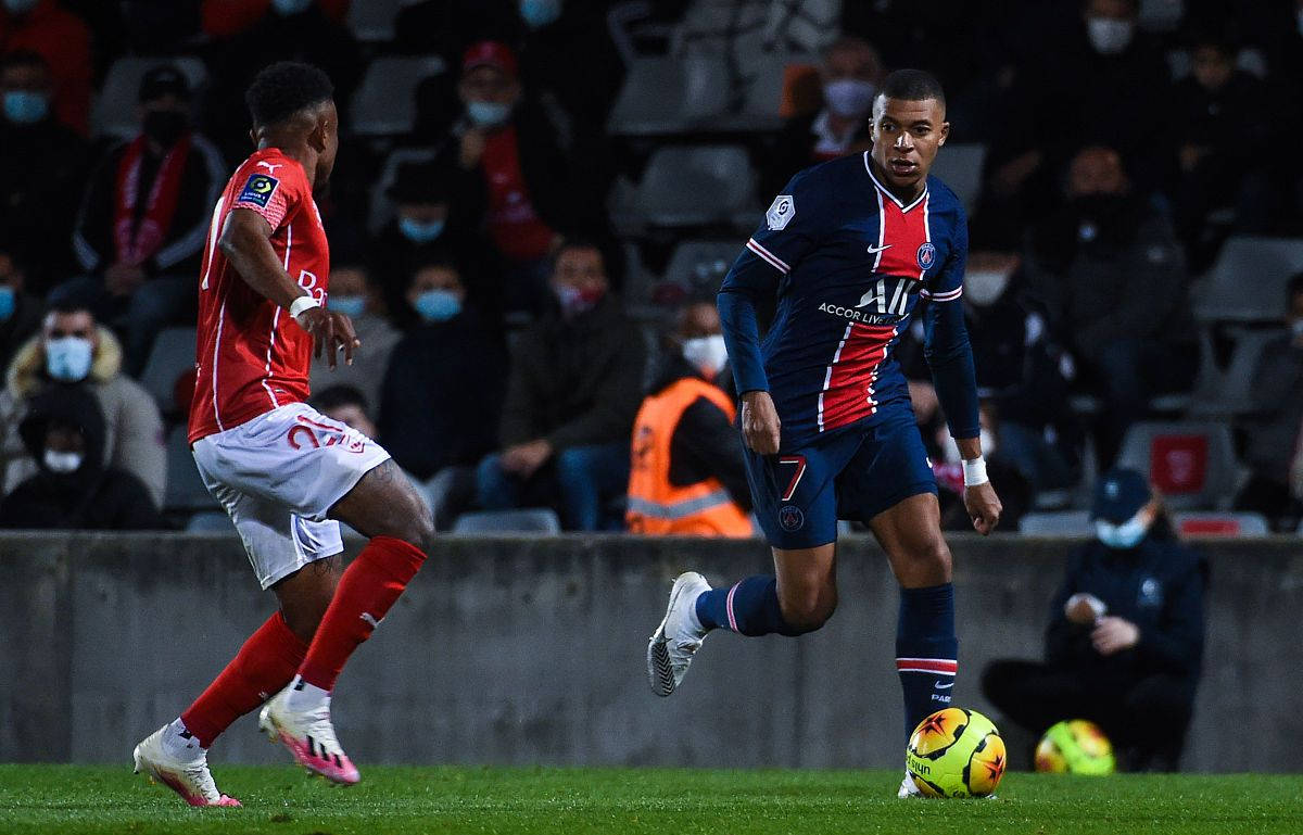 瓦朗谢纳主场击败尼姆，豪取联赛第四