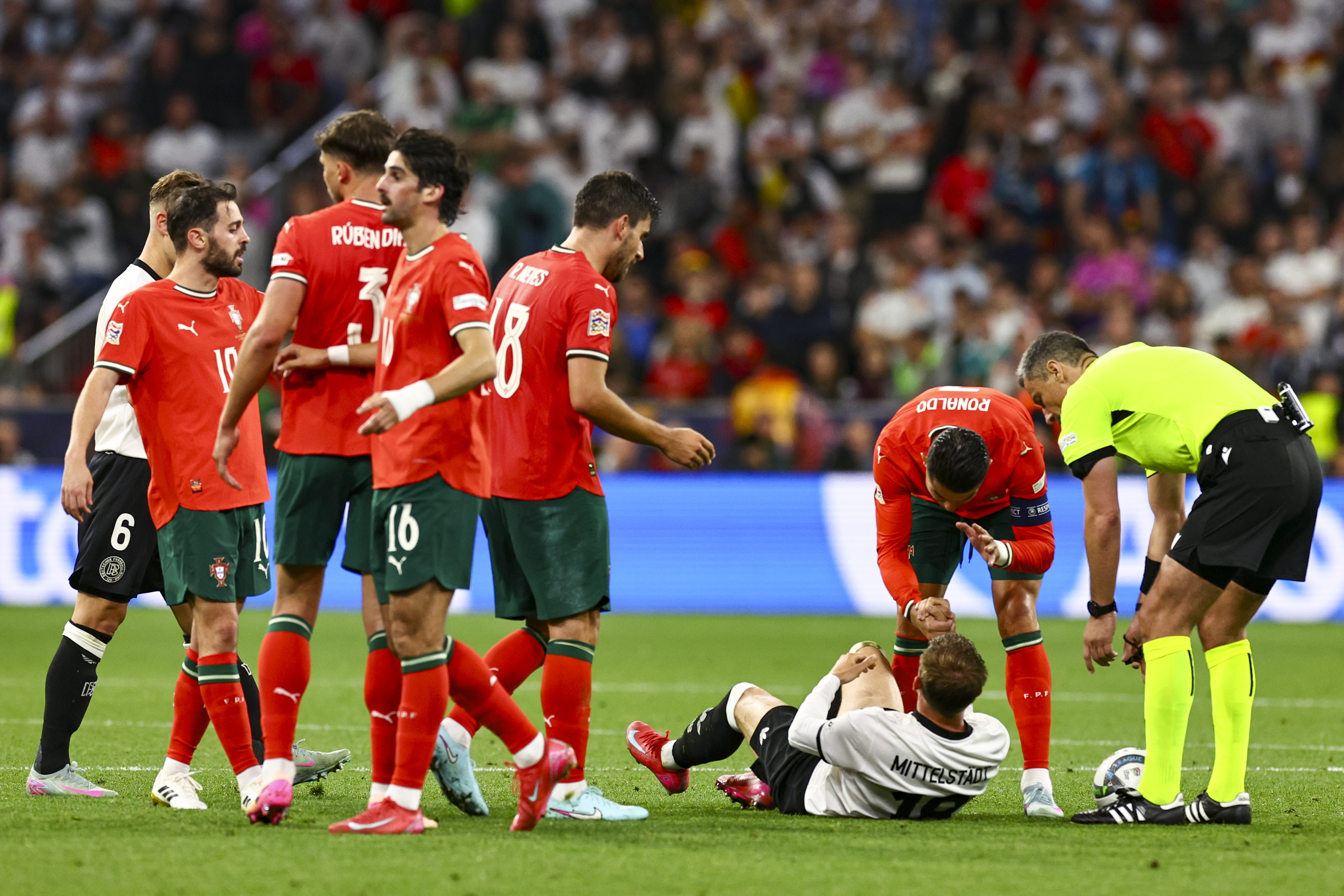 欧国联比赛：球员身体素质展现，攻防有力的简单介绍