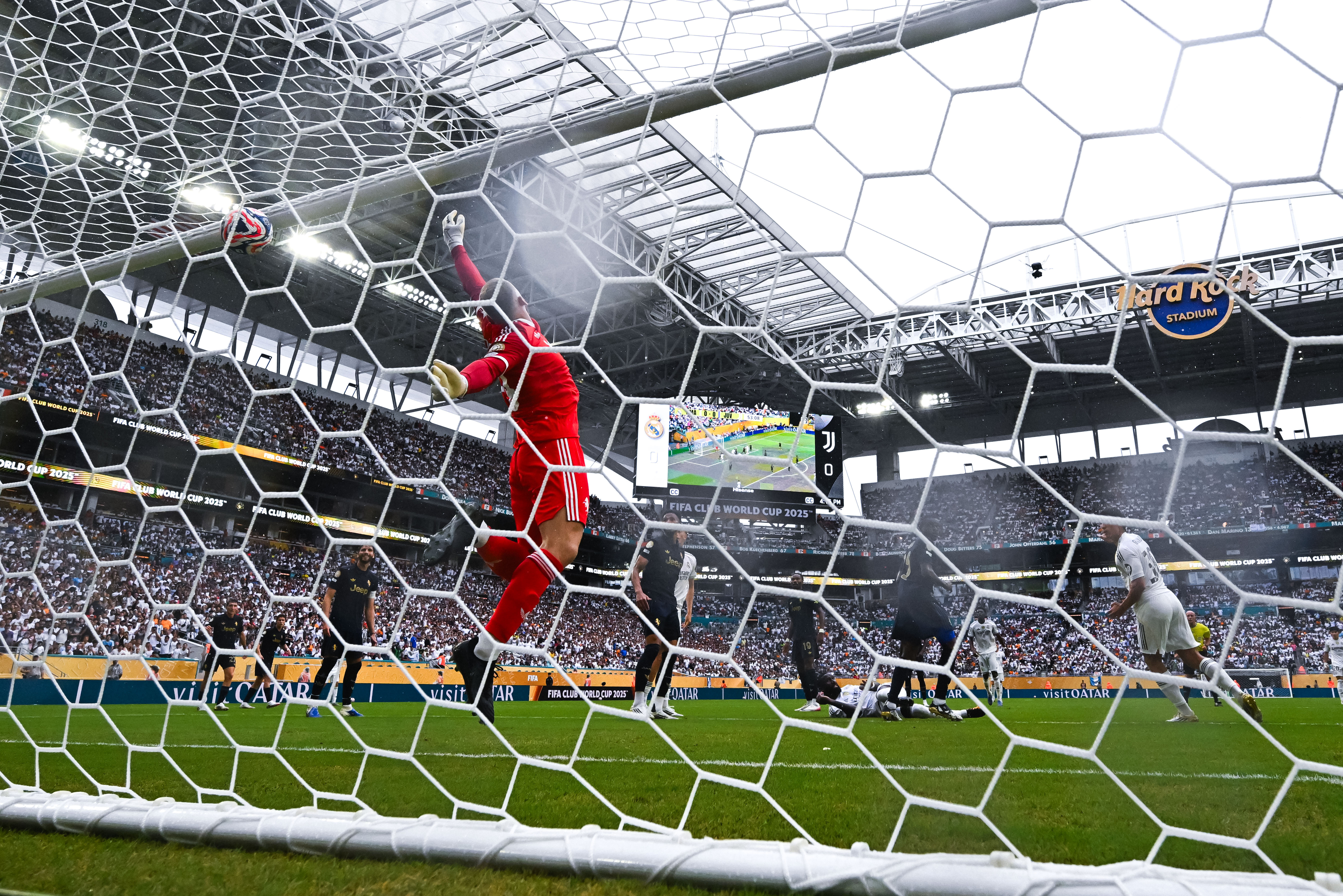 包含皇家马德里连续三轮比赛获胜，状态火爆的词条