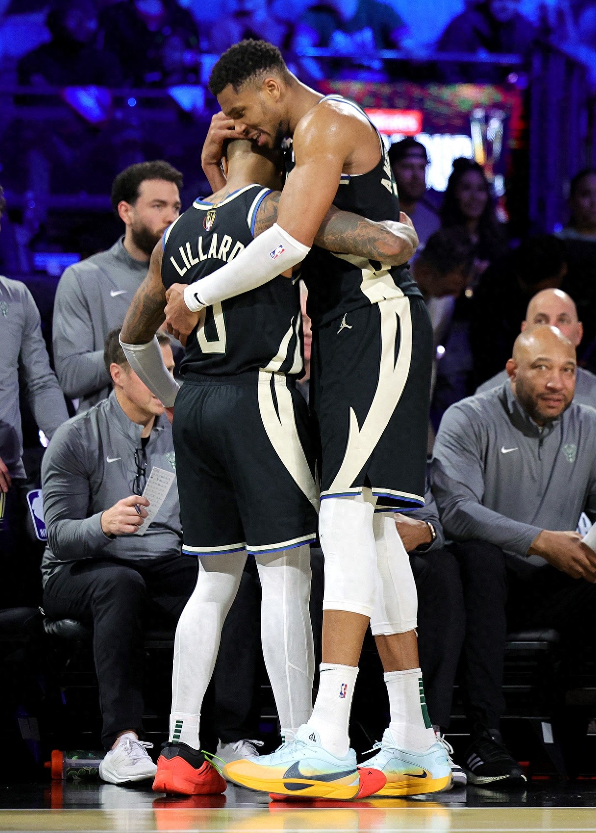 76人客场憾负雄鹿结束连胜