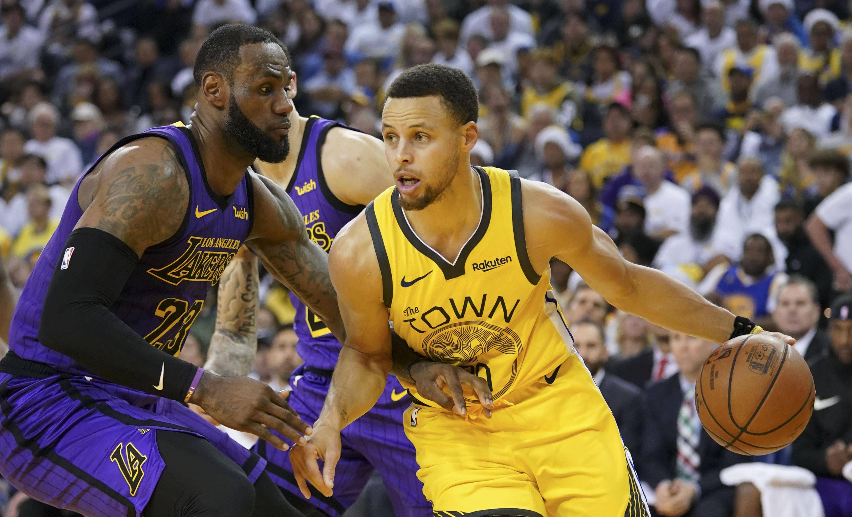 湖人大胜勇士,取得八连胜! 湖人大胜勇士,取得八连胜!