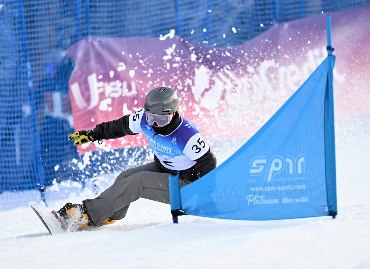 单板滑雪冠军横空出世,惹人关注 单板滑雪冠军横空出世,惹人关注