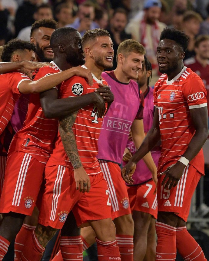 维尔德突破对手门将,为球队赢得关键进球的简单介绍 维尔德突破对手门将,为球队赢得关键进球的简单介绍