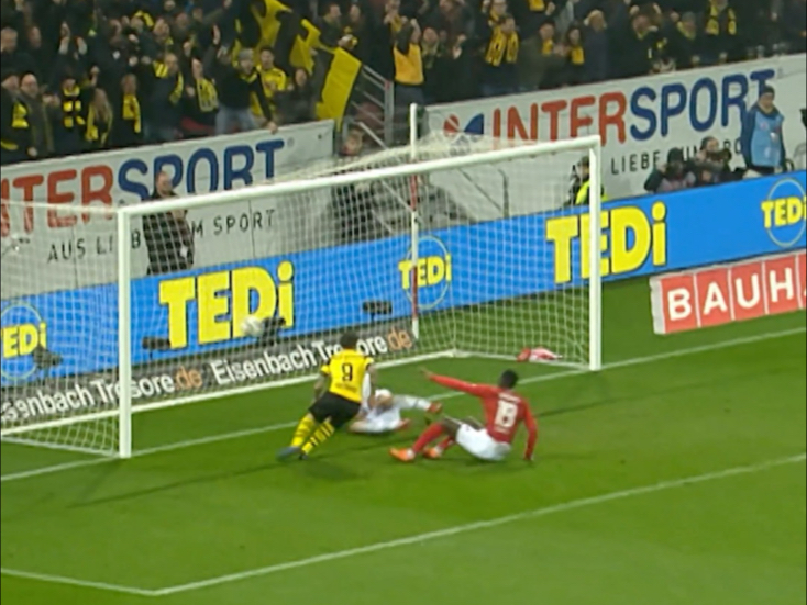 关于多特蒙德客场失利，难堪连败的信息