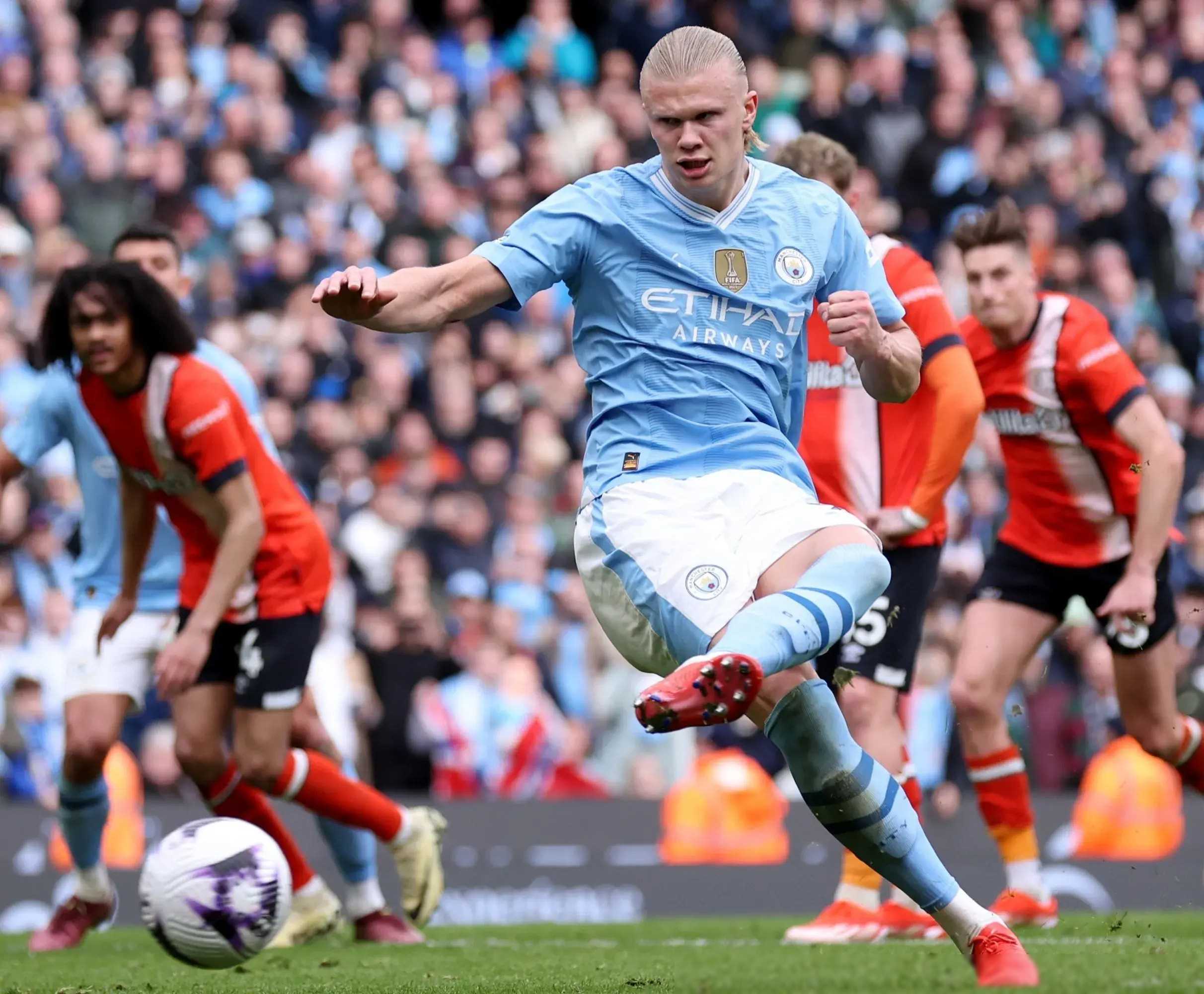 曼城客场大胜,领跑小组出线积分 曼城客场大胜,领跑小组出线积分