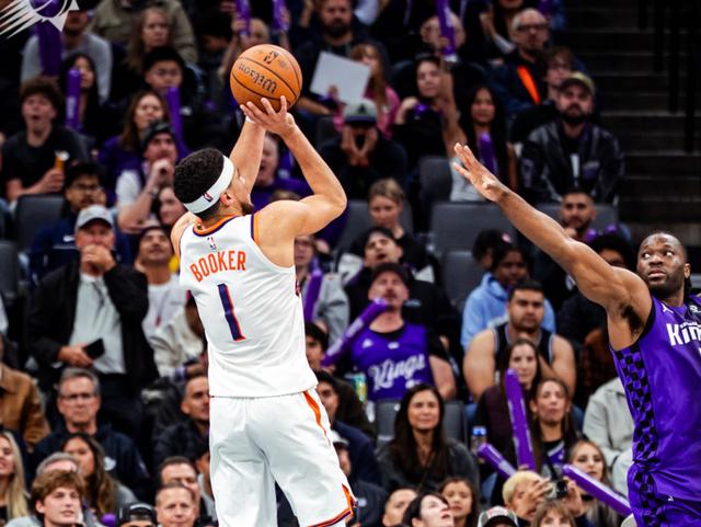 关于太阳战平国王，布克表现出色的信息